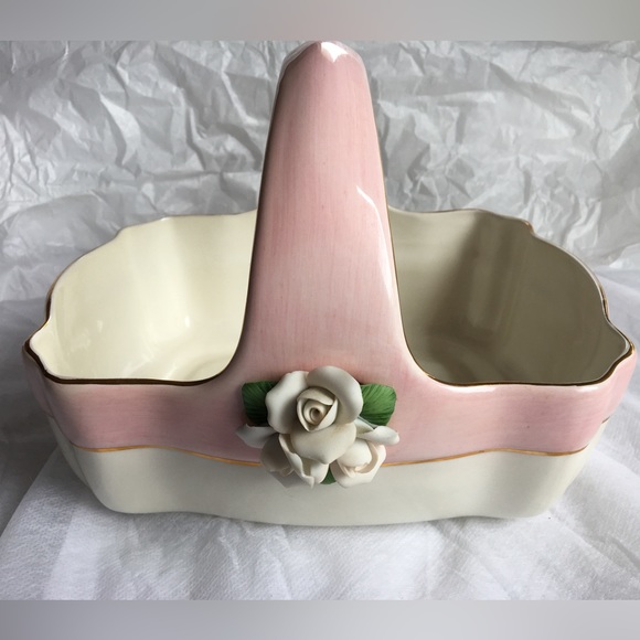 2/$20 Beautiful Ceramic Gift Basket Self Care Towel Holder Planter - Picture 5 of 15